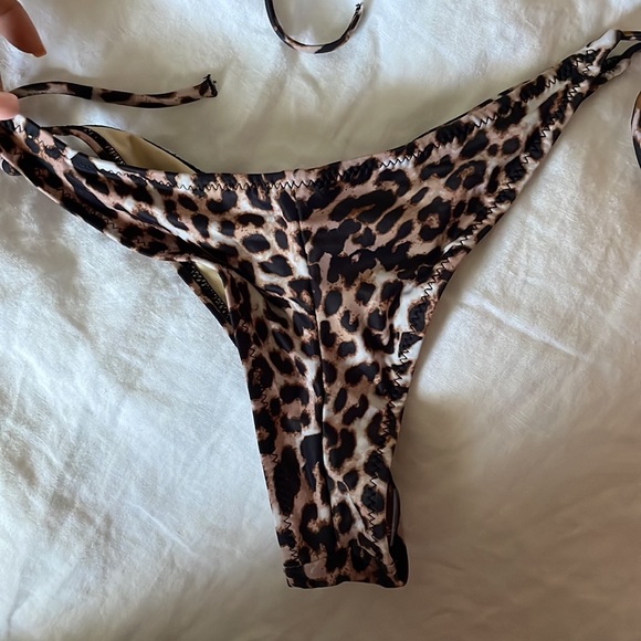 Leopard print bikini - Picture 2 of 3